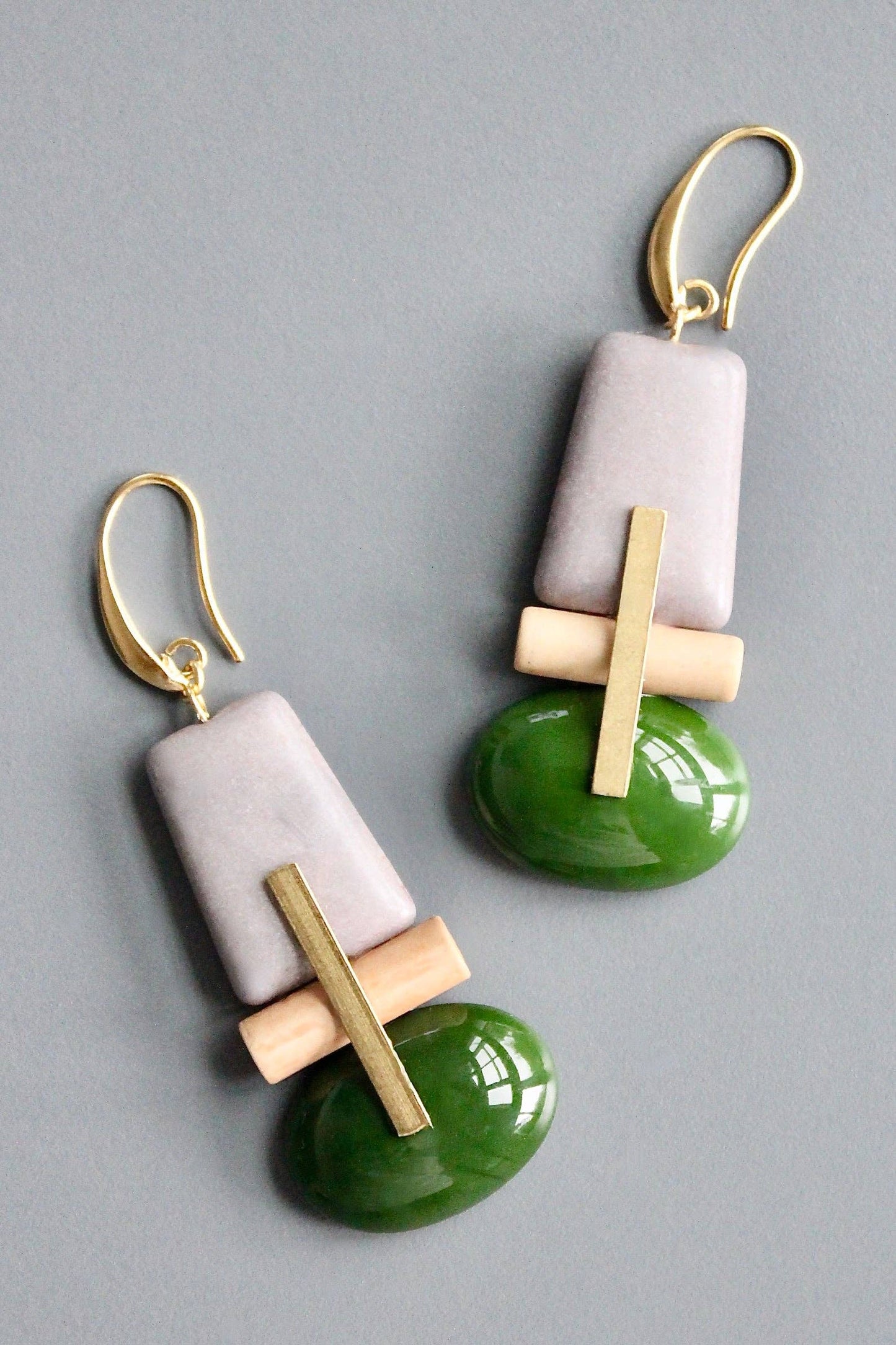HYLE52 Hunter green glass and gray earrings