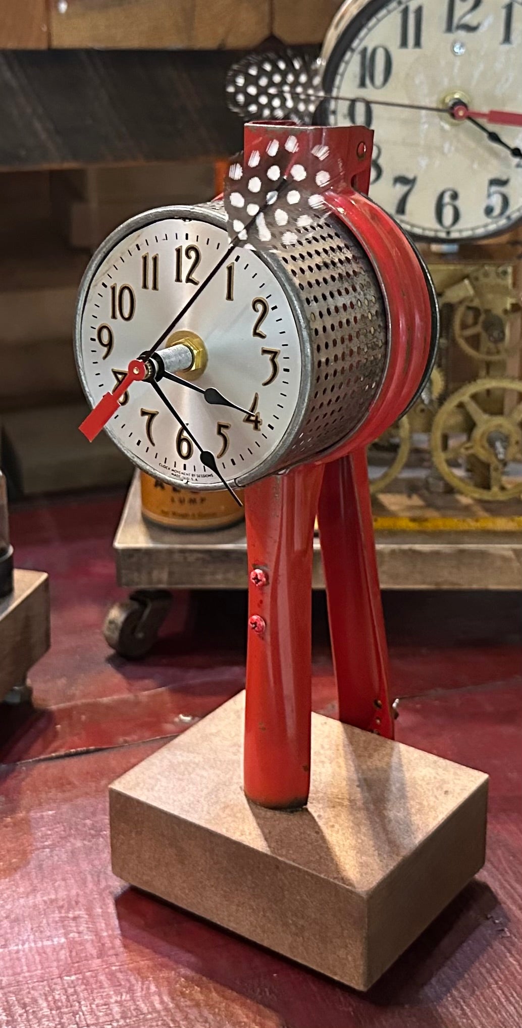 Carol clock red ricer