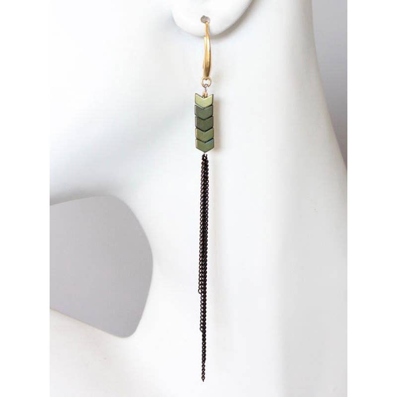 MDSE39 Green hematite & chain fringe should duster earrings