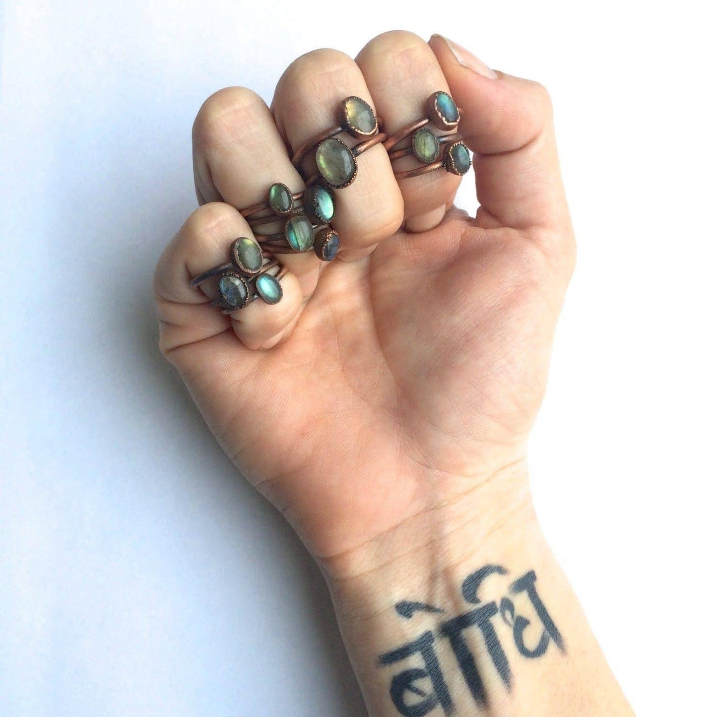 Handmade Labradorite Cabochon Ring: 7.5