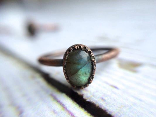 Handmade Labradorite Cabochon Ring: 7.5