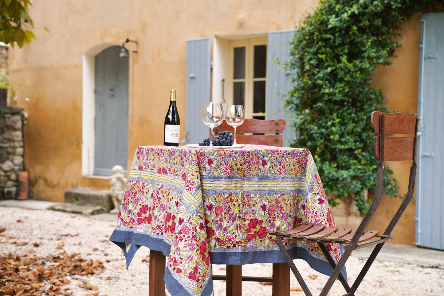 Jardin Red & Grey | French Tablecloths: 71' x 142"