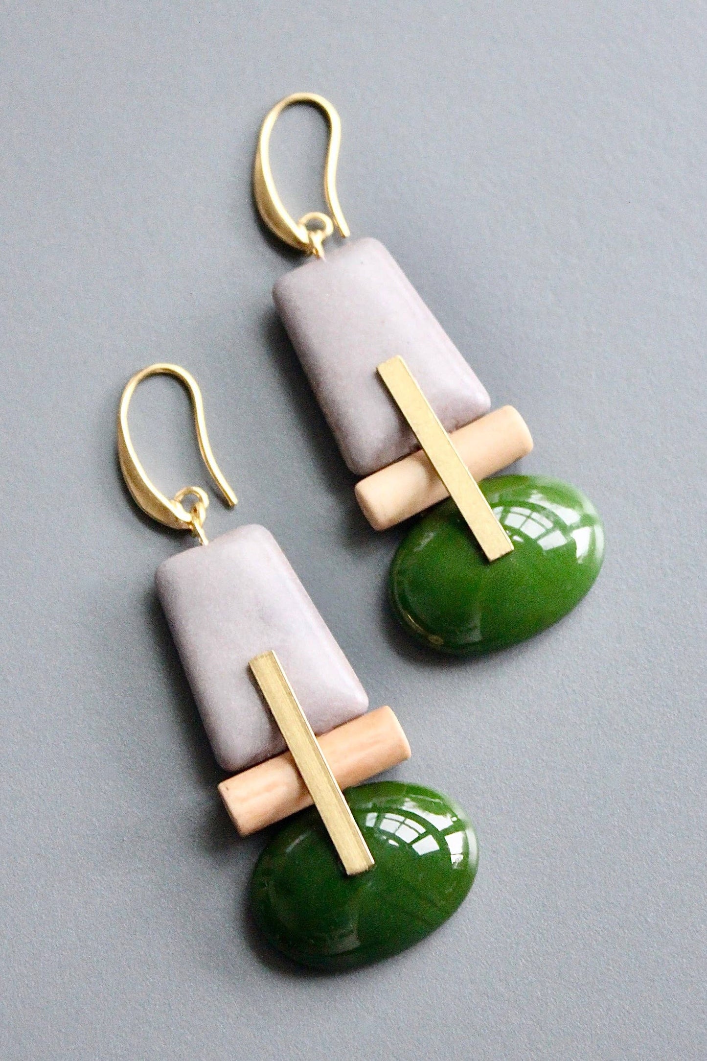 HYLE52 Hunter green glass and gray earrings